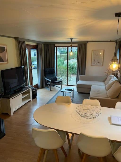 Gezellig Chalet Op De Prachtige Veluwe Пюттен Экстерьер фото